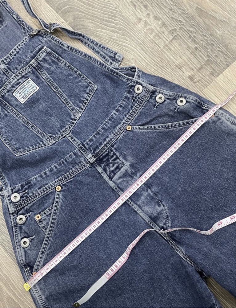 Джинсовый комбинезон Levis