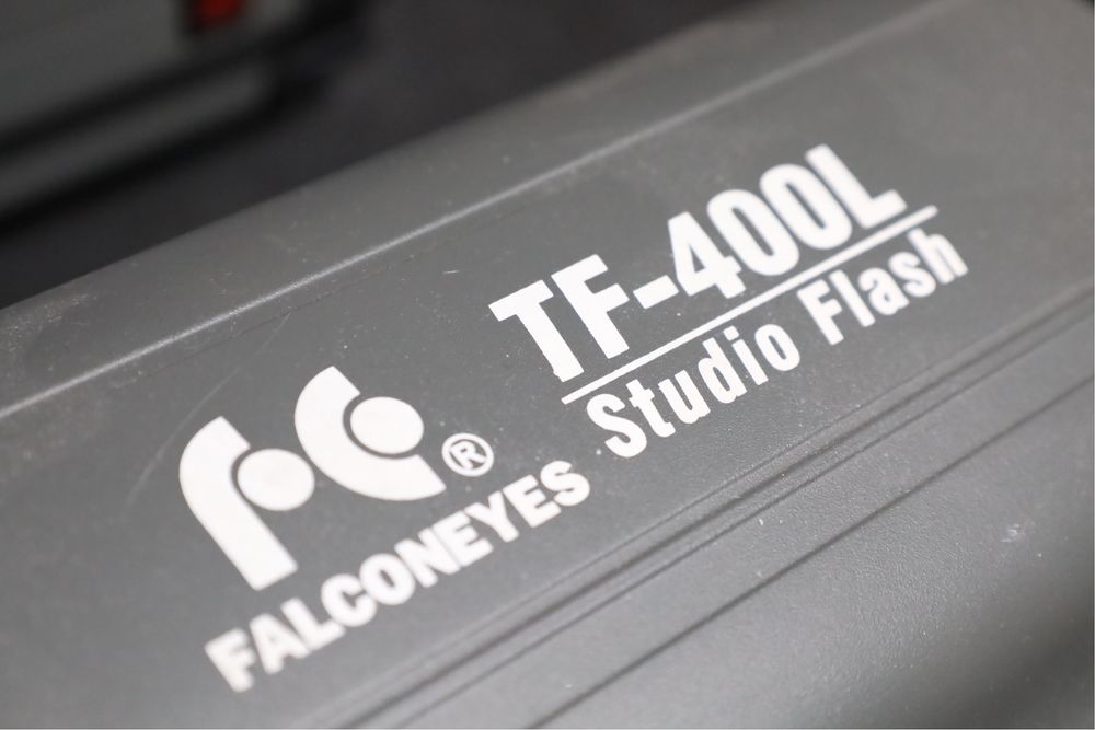 ТЕРМІНОВО! Набір імпульсного світла FALCONEYES TF-400L