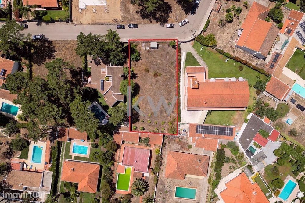 Terreno urbano 1.000m2 para construção moradia T4, piscina, jardim com