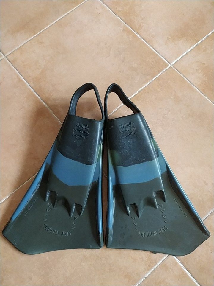 Vendo pés de pato redley