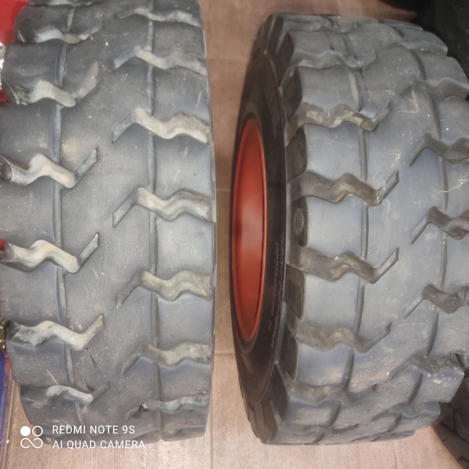 Opony 27x10-12  wózek widłowy  koła szerokie pełne CENA  1 SZTUKĘ
