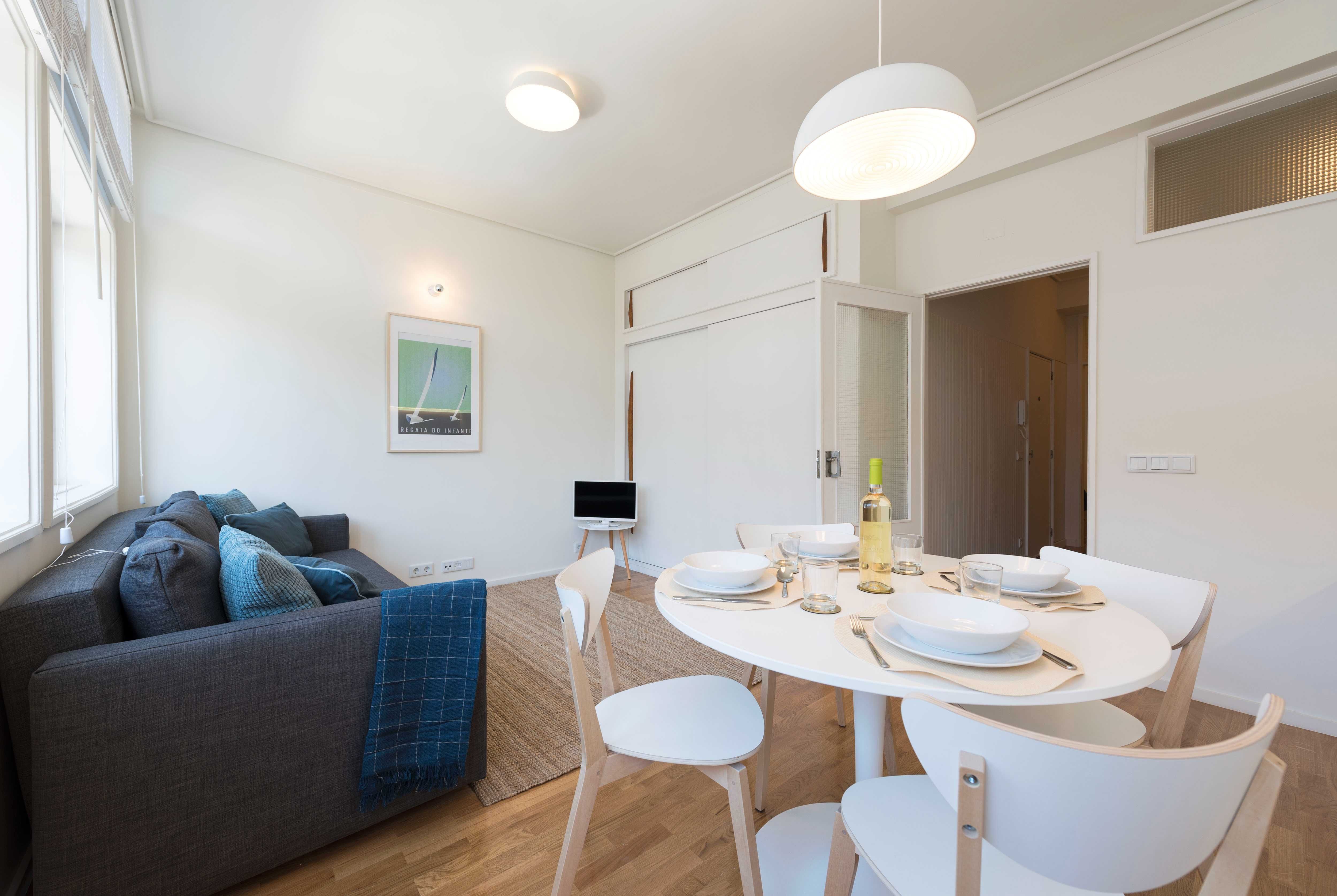 Apartamento T1 à Praça de Carlos Alberto no Porto.