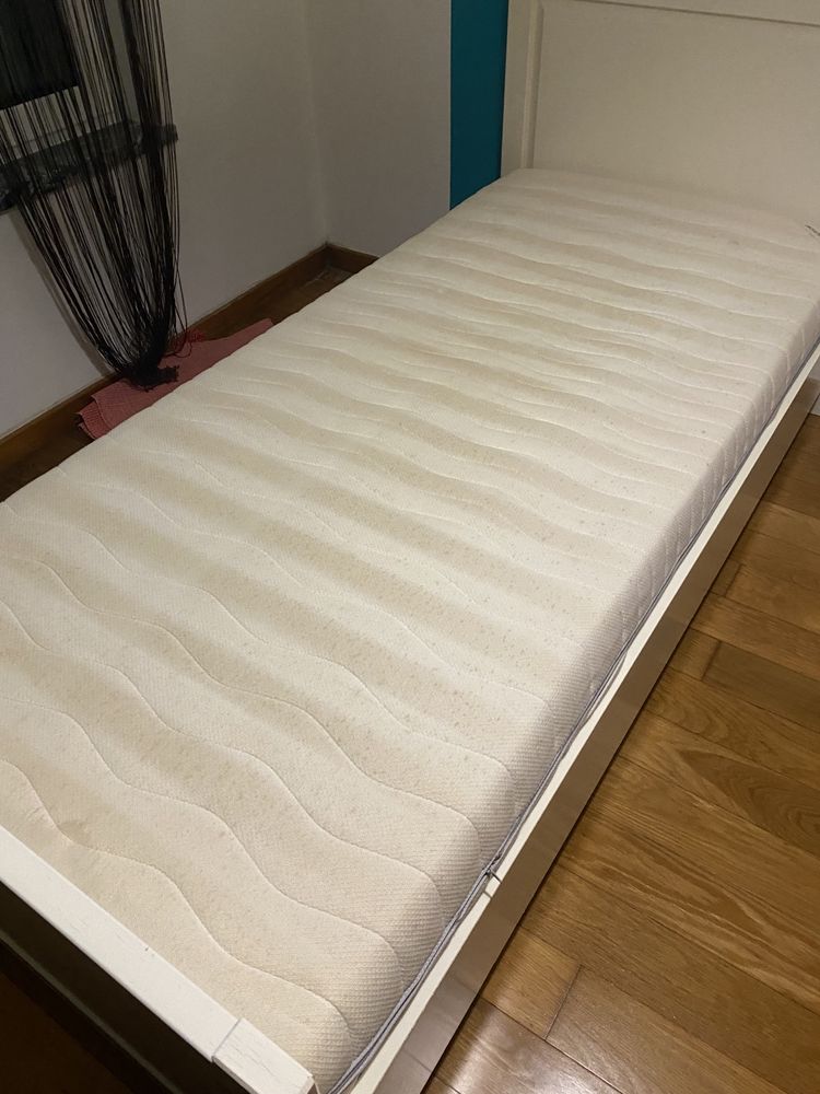 Entrega incluída. Cama IKEA Hemnes 90x200 com estrado e colchão.