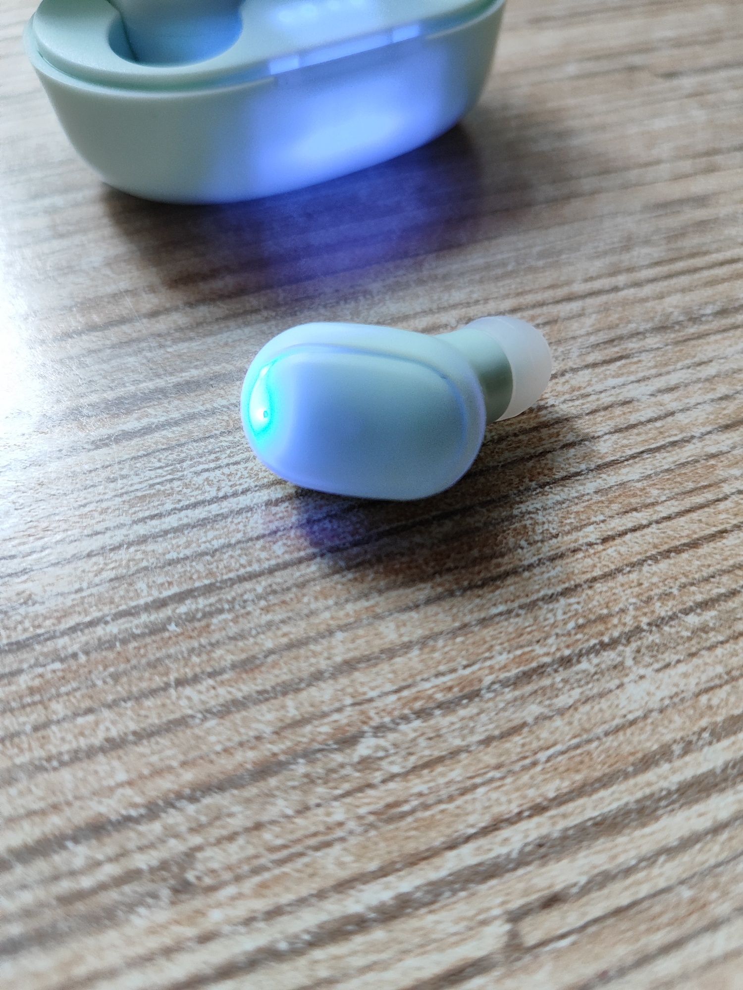 Беспроводные внутриканальные TWS наушники A6S с кейсом Bluetooth 5.0 2