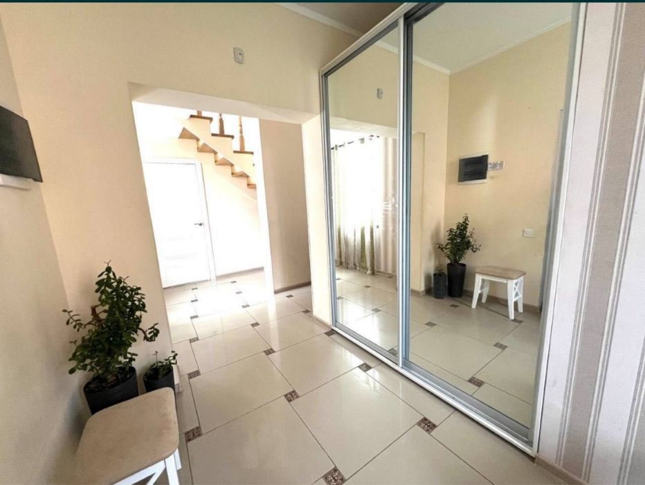 Будинок з якісним ремонтом у Дмитрівці, ділянка 12 соток!