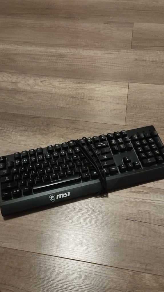 Zestaw klawiatur mechaniczna i mecha-membran