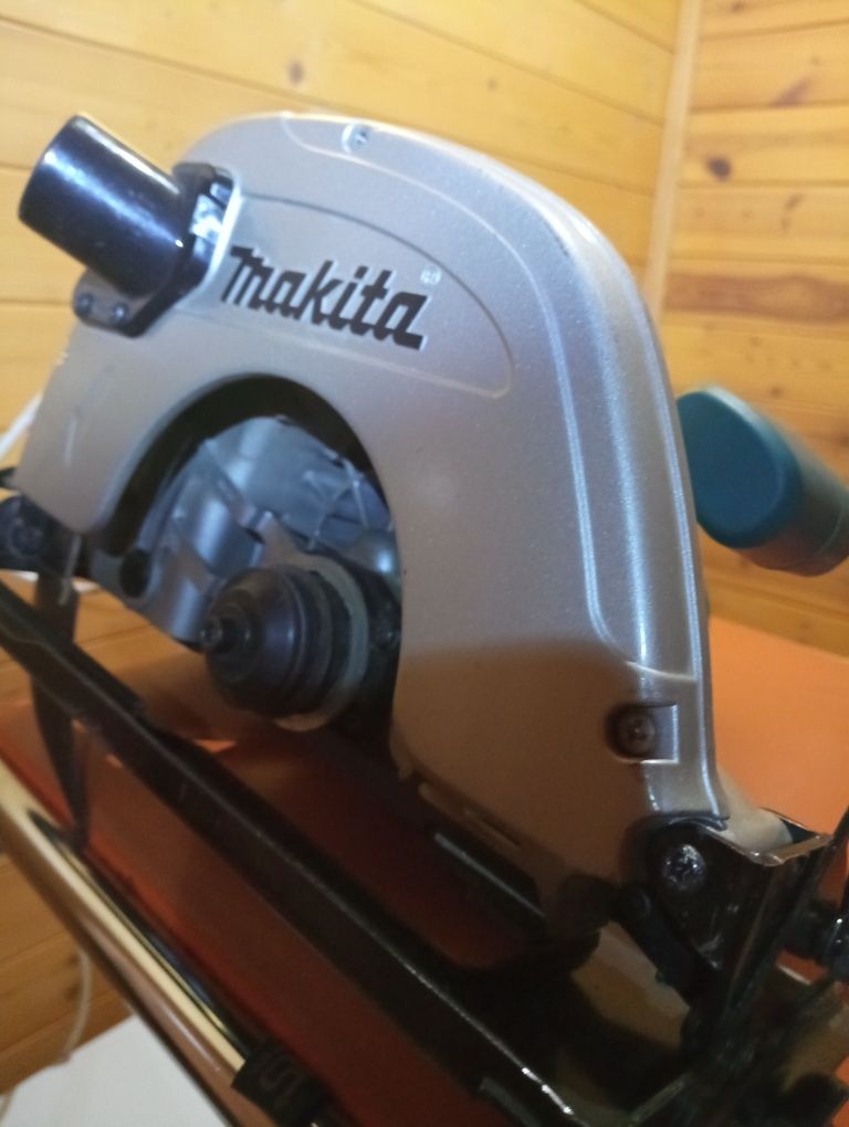 Ручная циркулярка makita