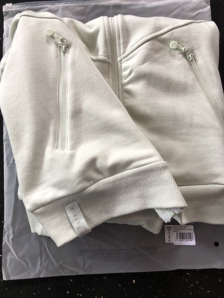 Sweat de fecho da marca Strix