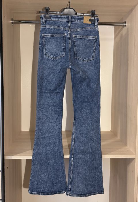 Джинси кльош Bershka.