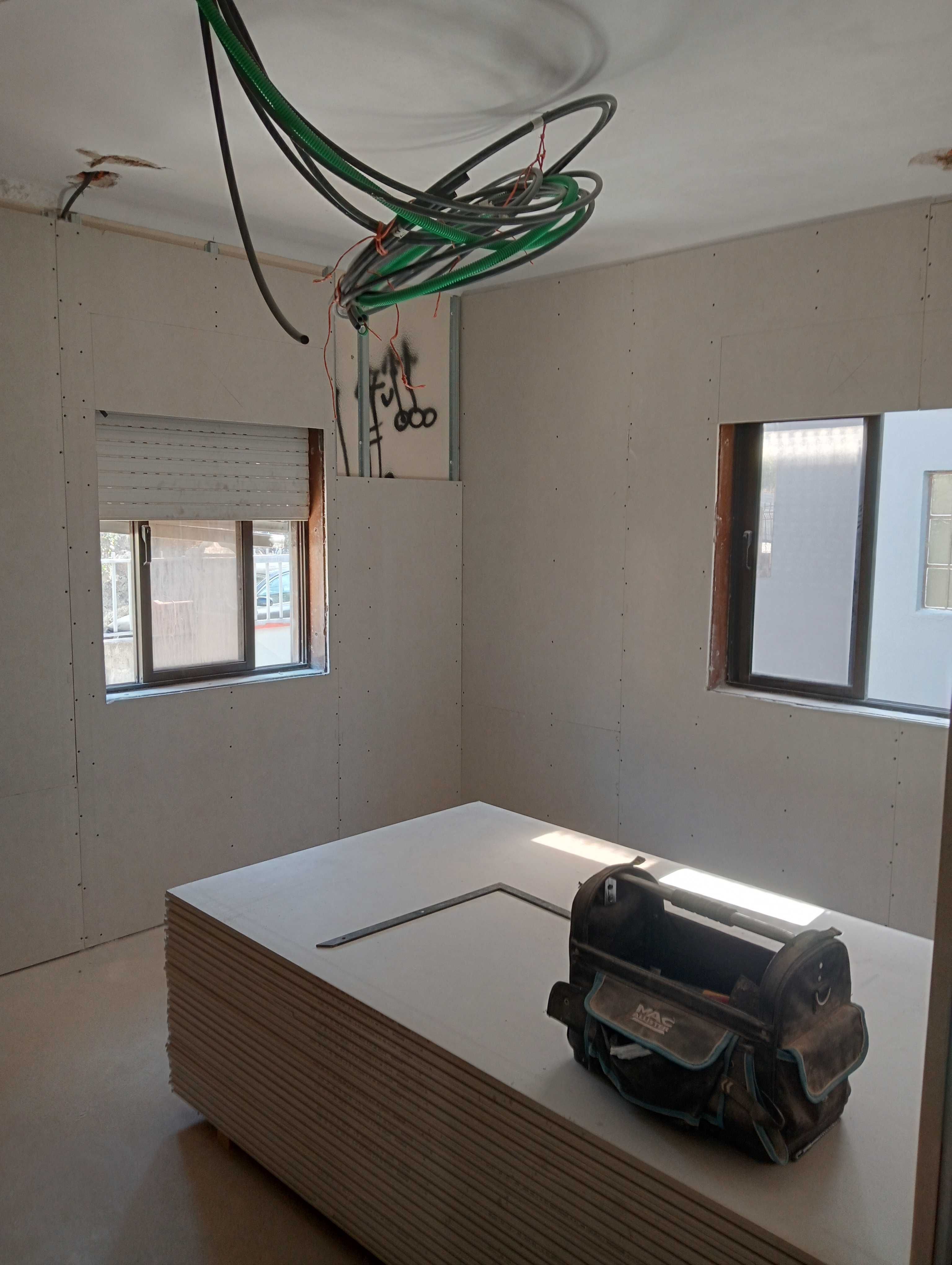 PLADUR E REMODELAÇÃO GERAL INTERIORES