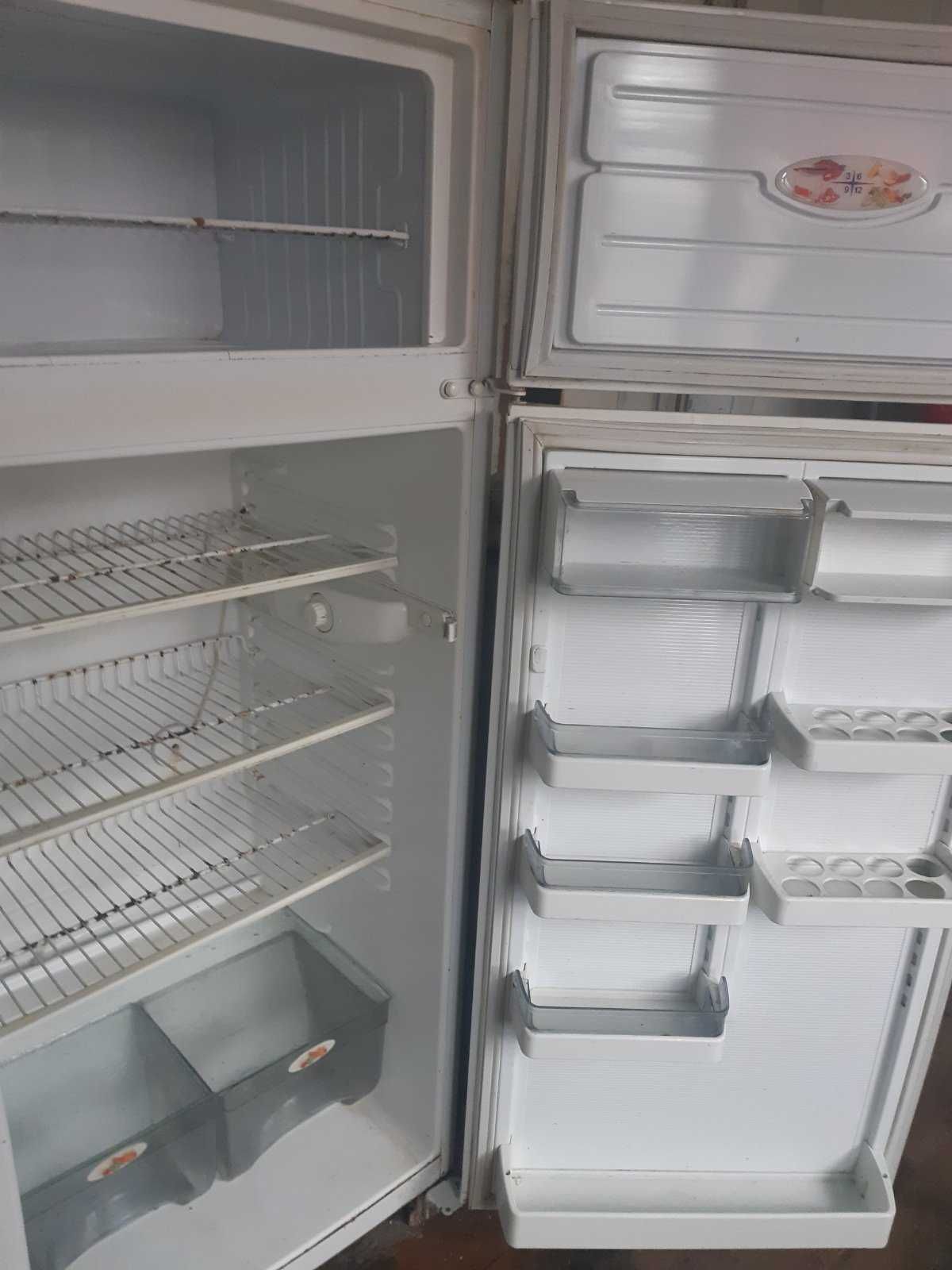 Холодильник двухкамерный " Минск"