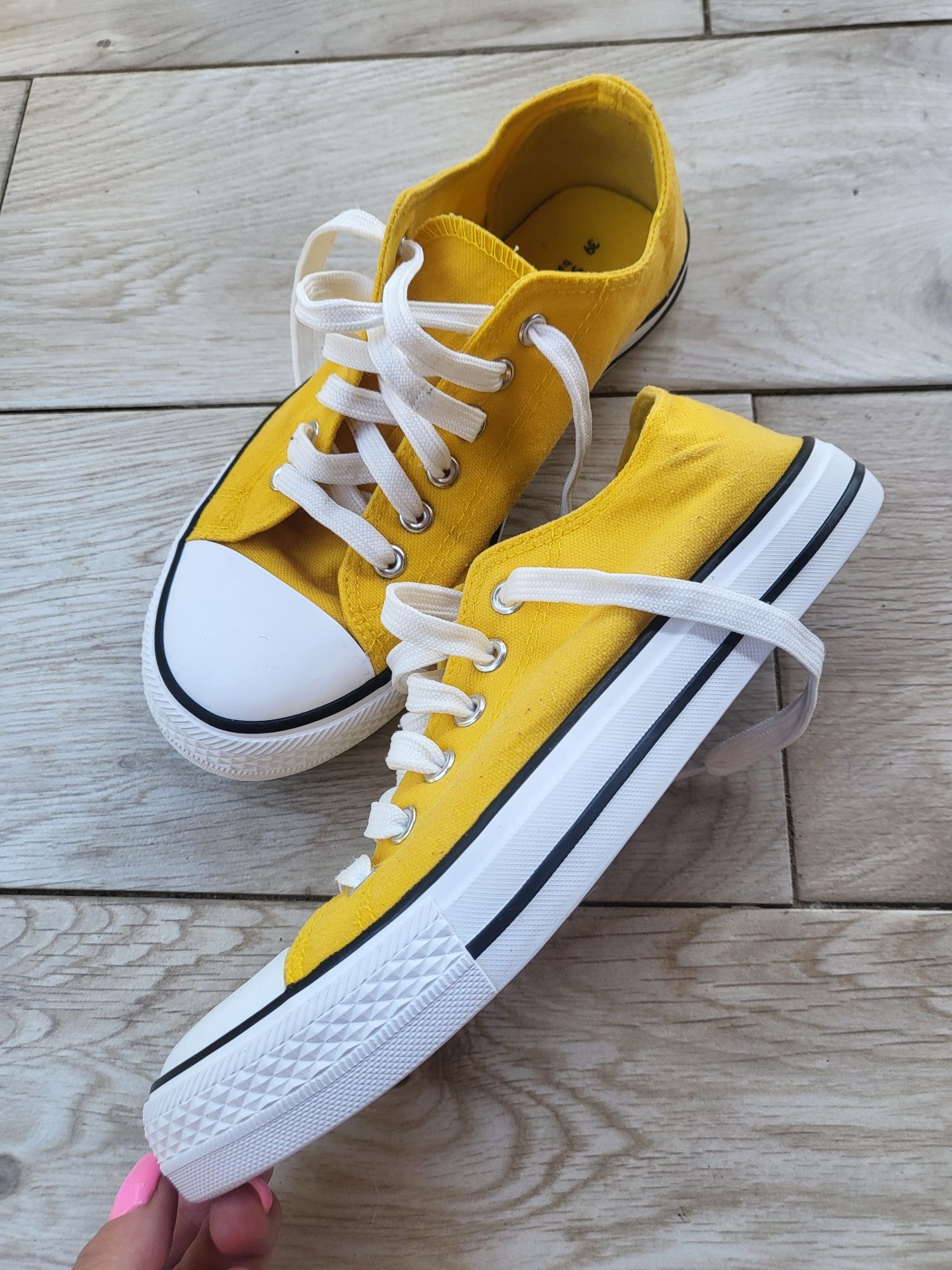 Trampki tekstylne jak nowe Sinsay