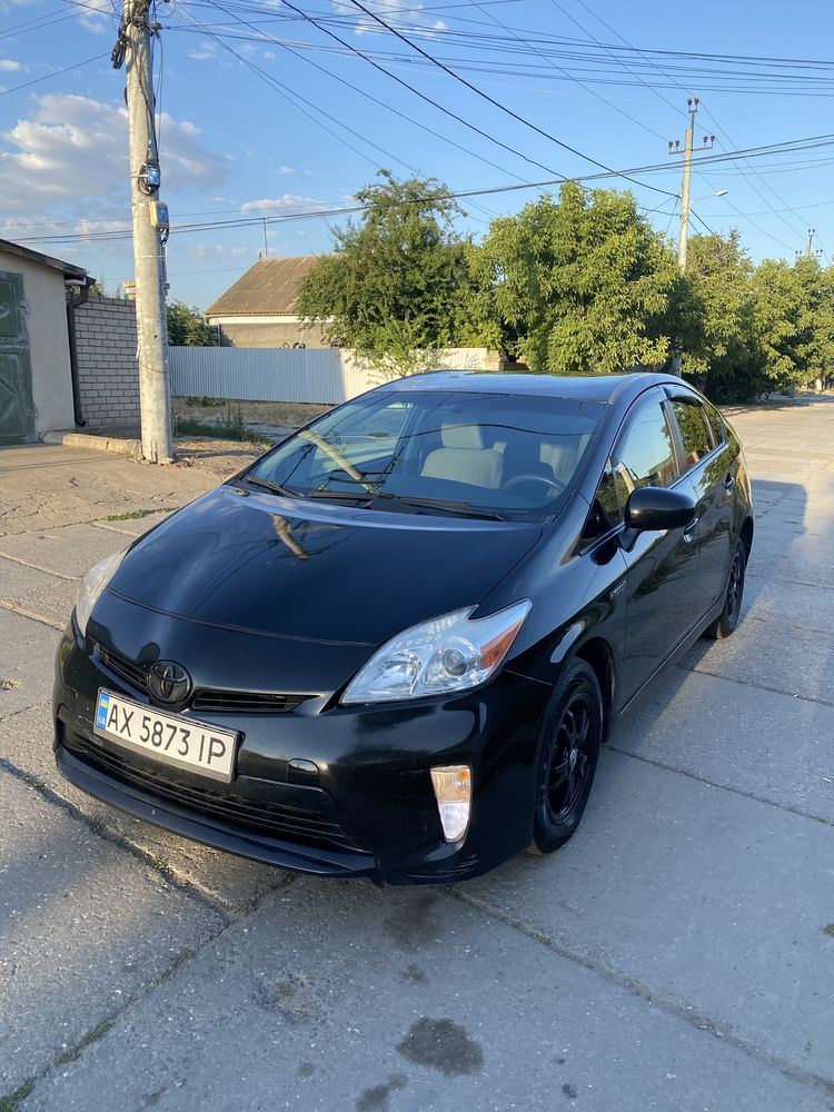 Toyota Prius 2015г