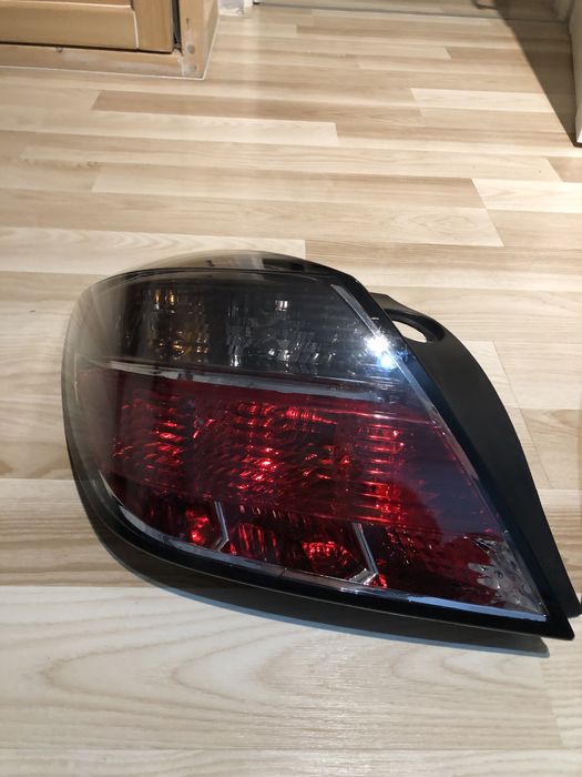 Lampy tył Opel Astra H GTC