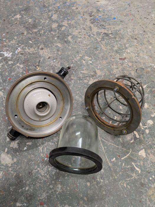 Lampa industrialna hermetyczna Ak 11/64/