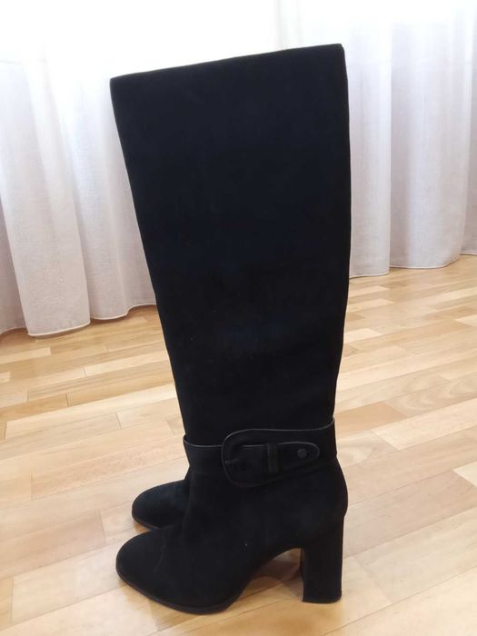 ПРОДАМ ВЗУТТЯ  В гарному станi
