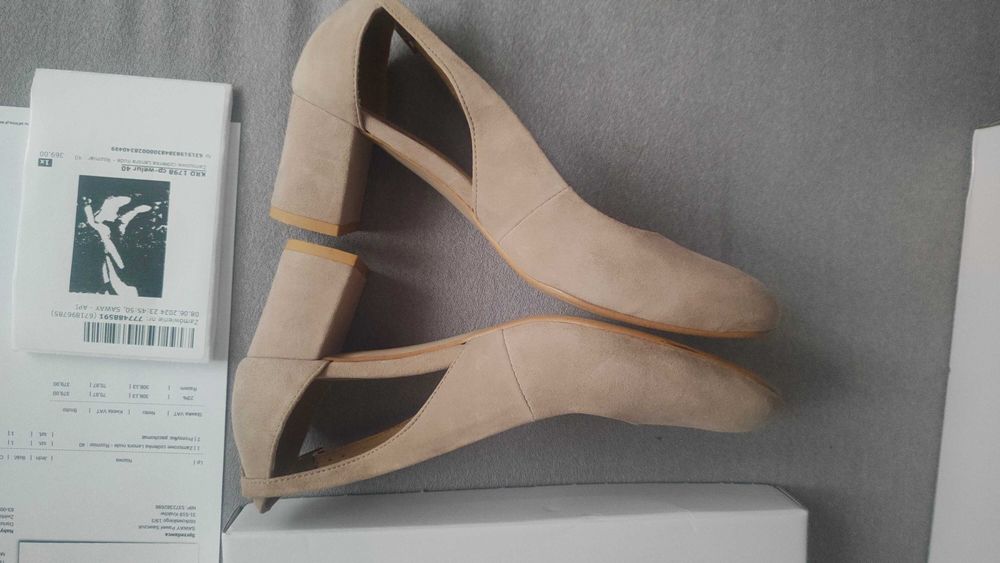 Zamszowe czółenka Lenora nude 40