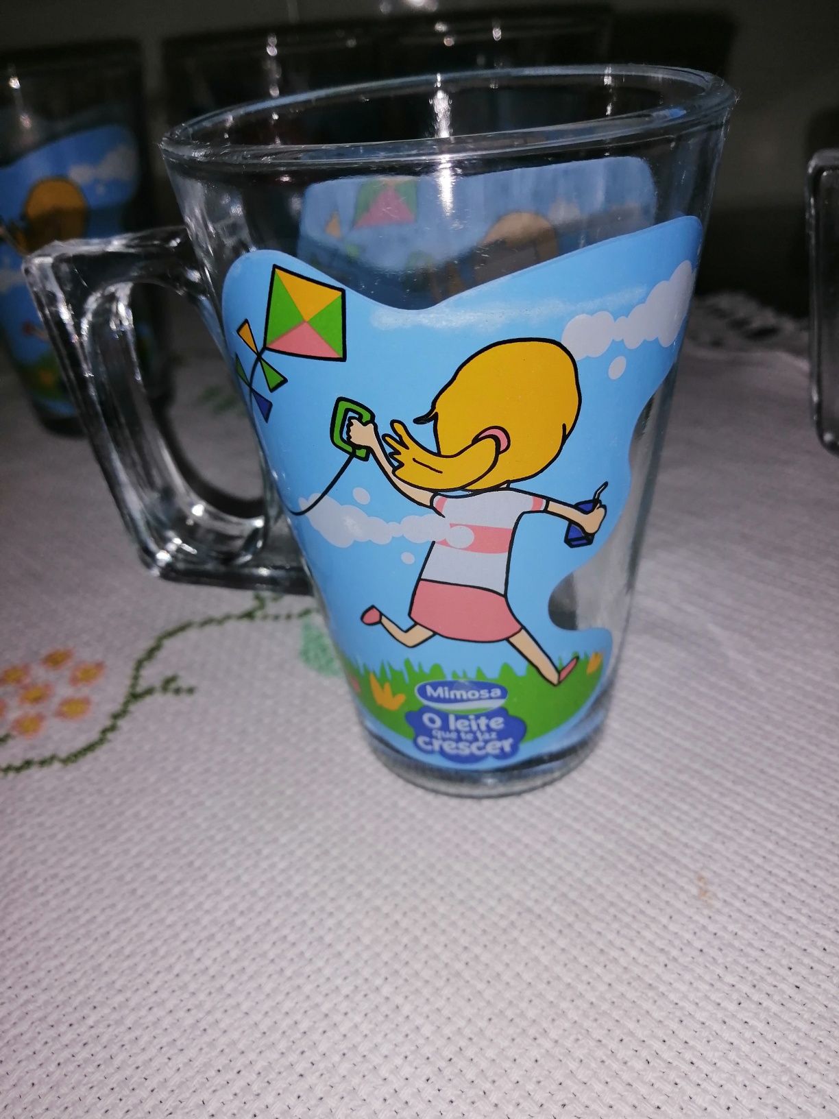 Conjunto de 6 canecas de vidro da marca mimosa.