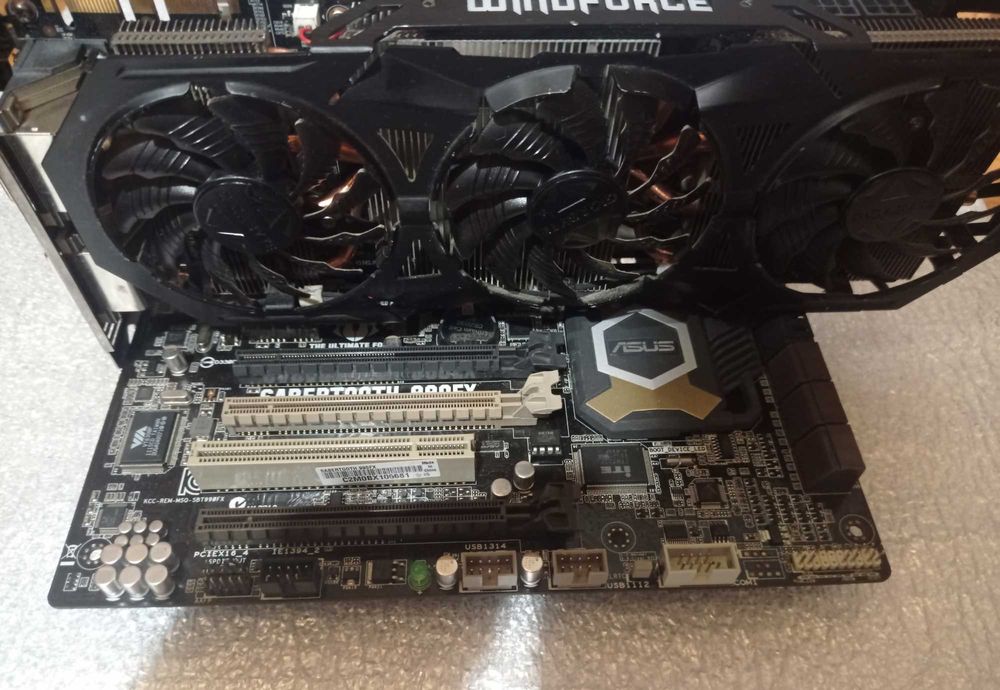 Комплект : Материнская плата Asus Sabertooth 990FX, ЦП, ОЗУ, видео