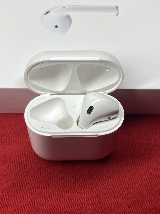 Airpods A2031 кейс і правий навушник
