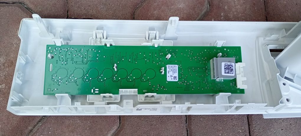 pralka Bosch model WAJ 2006 EPL panel z elektroniką, drzwi