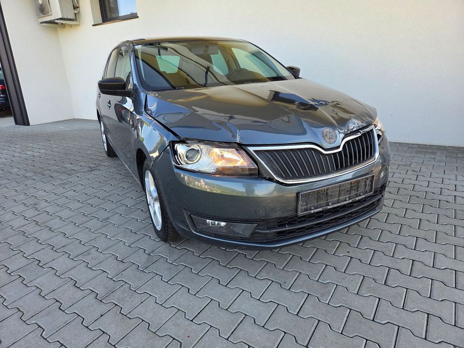 Skoda RAPID 1.6Tdi 105kM _ panormadach _ klimatronic * xenon