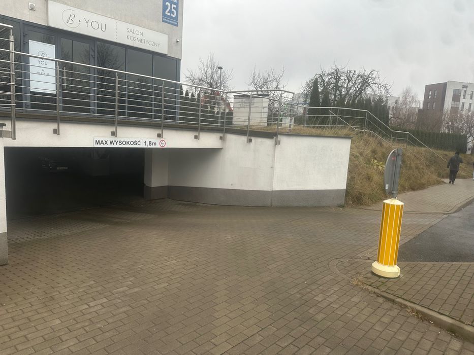 Miejsce postojowe w garażu ul.Chodzki 25