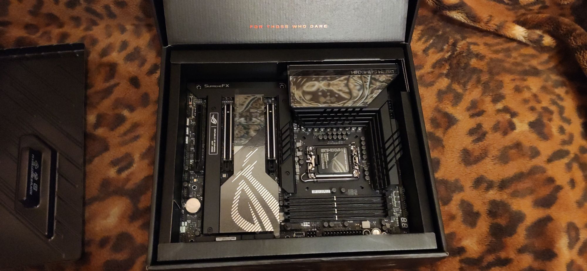 Материнська плата ASUS ROG MAXIMUS Z790 HERO