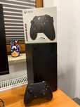 Konsola Xbox series X 1 Tb czarna z 2 padami.