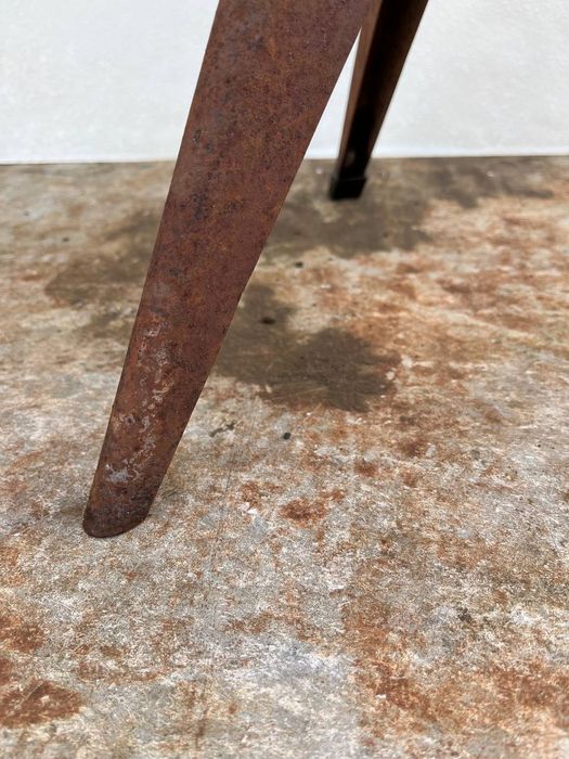 Тренога от стула винтового.