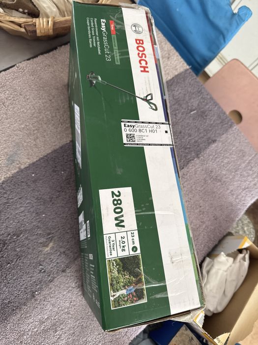 Aparador bosch easy grass cut 23