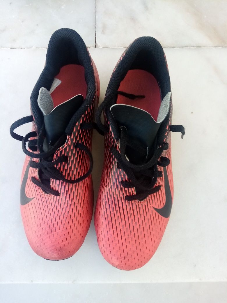 Vendo chuteiras de futebol Nike