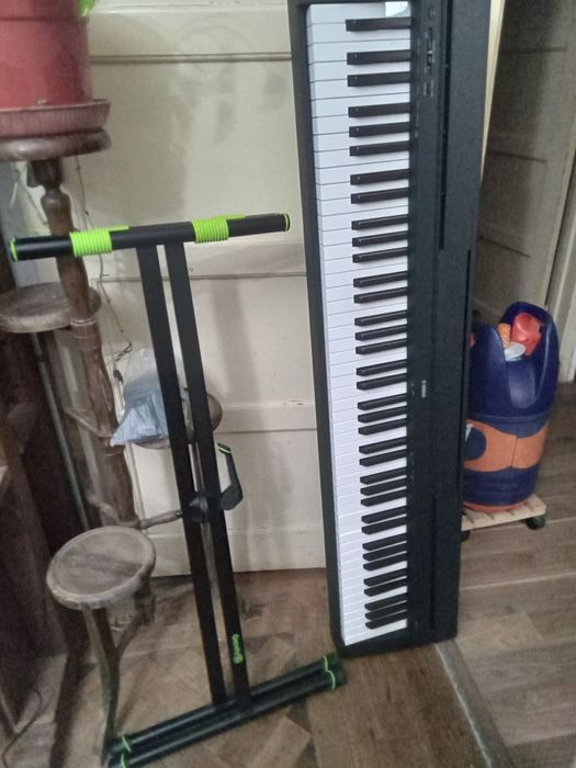 Piano yamaha p45