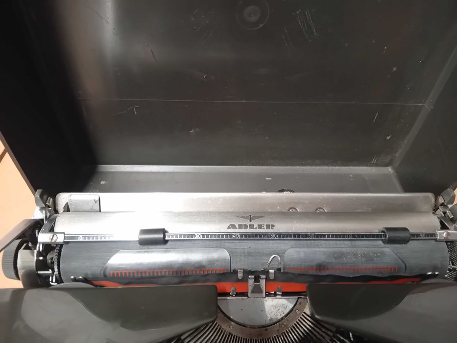 Máquina de escrever anos 60 modelo Tippa s