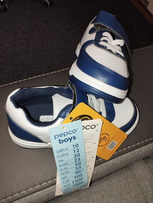 Chłopięce adidasy nowe 27