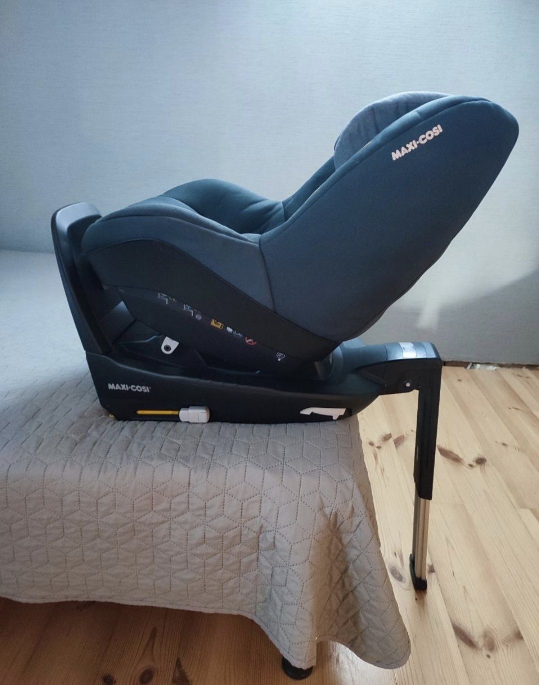 Кресло с базой maxi-cosi комплект крісло + база Maxi-cosi