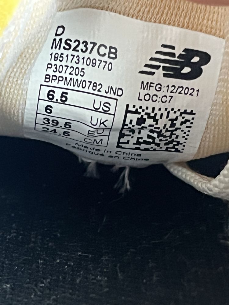 Практично нові кросівки 38 розмір New Balanse 327 оригінал