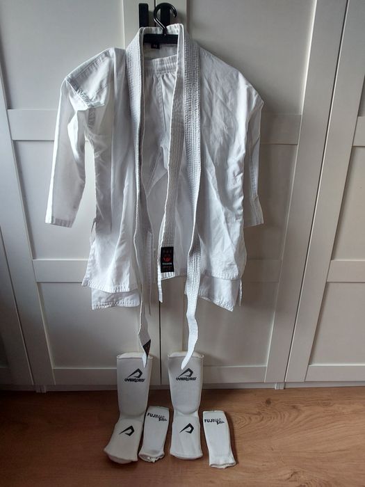 Kimono karate dla dziecka 6-8 lat chłopiec plus ochraniacze.