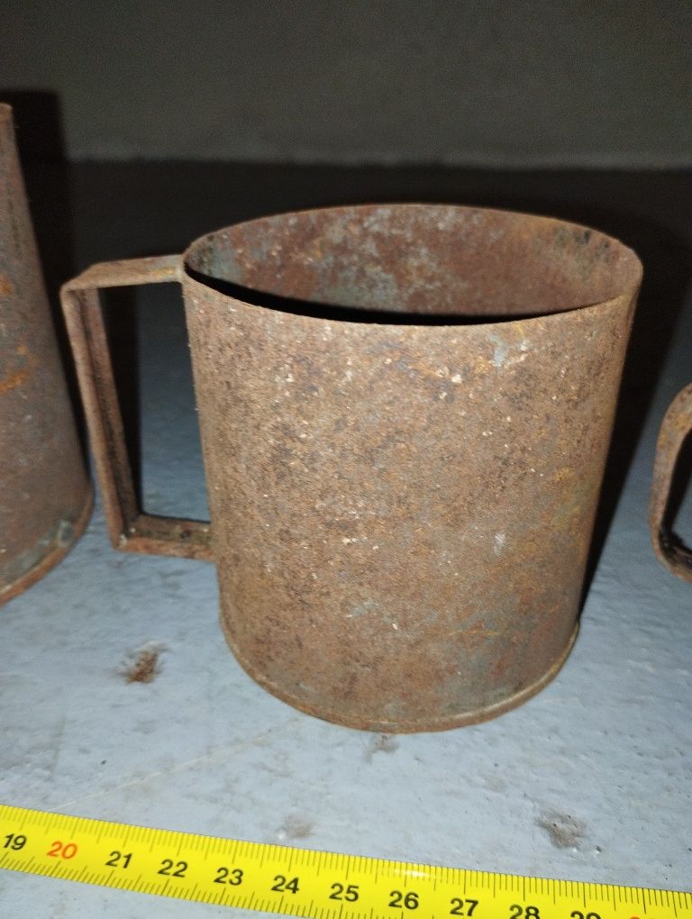 Canecas de ferro muito antigas