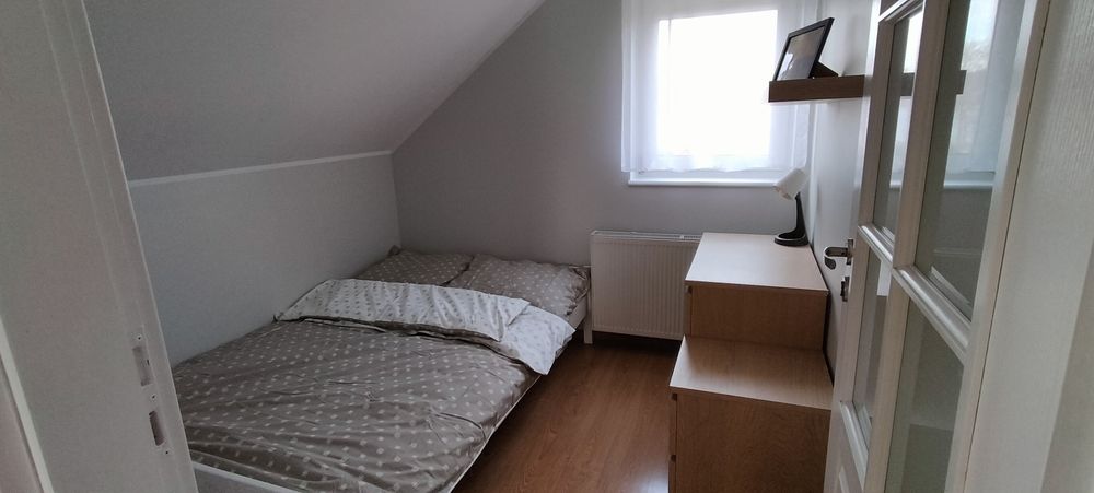 "Dom przy brzegu" w Nadolu nad jeziorem Żarnowieckim.