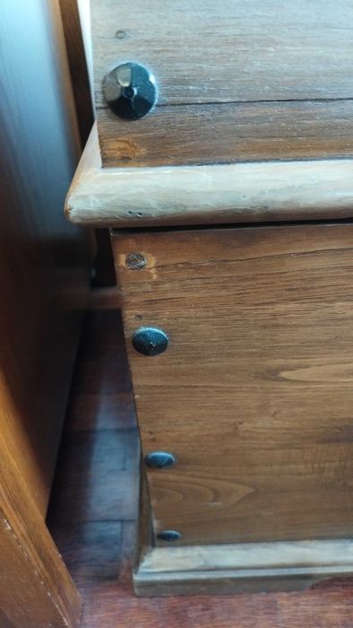 Baú de madeira rústico