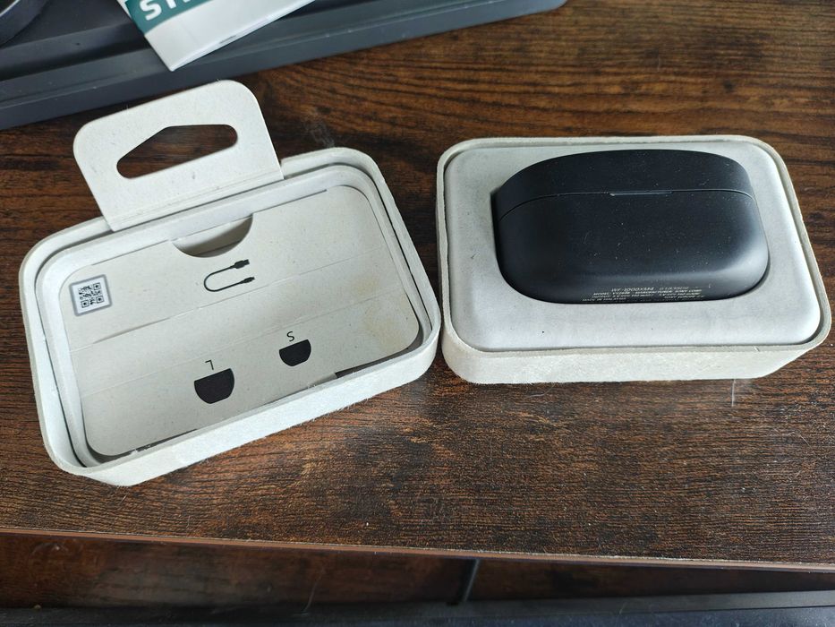 Sony WF-1000XM4 — Caixa funcional, phones precisam de troca de bateria