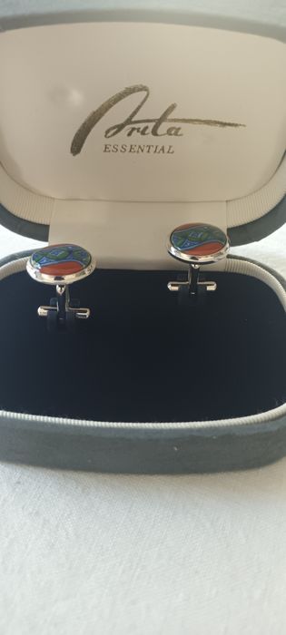 Botões de punho prata. Design Exclusivo.