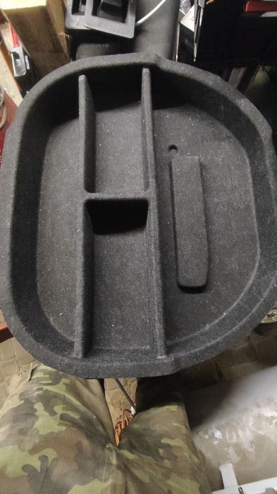 Wypełnienie wnęki koła zapasowego cherokee kl