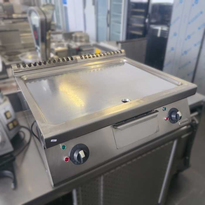 Fry-top elétrico de bancada com chapa lisa Alpeninox (800x720x350mm)