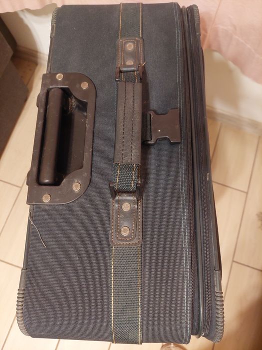 Велика валіза у гарному стані