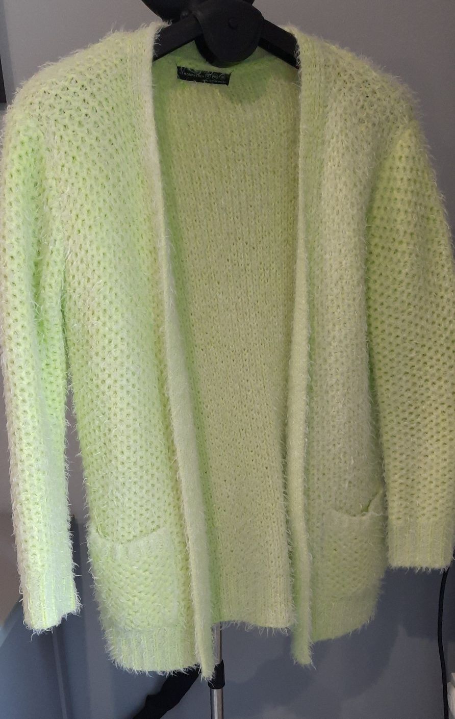 Limonkowy sweterek .