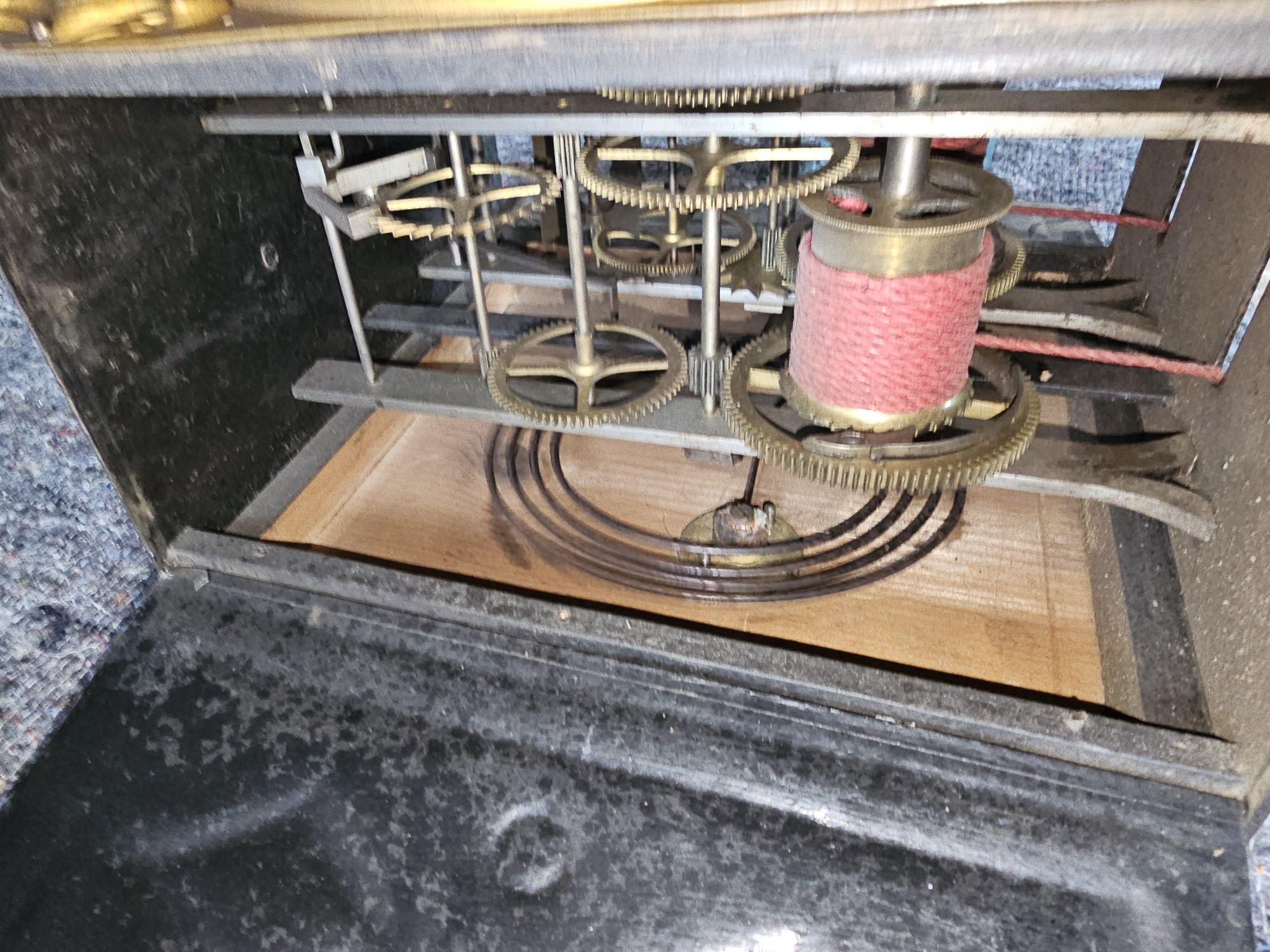 Piekny mechanizm .zegar francja XIX