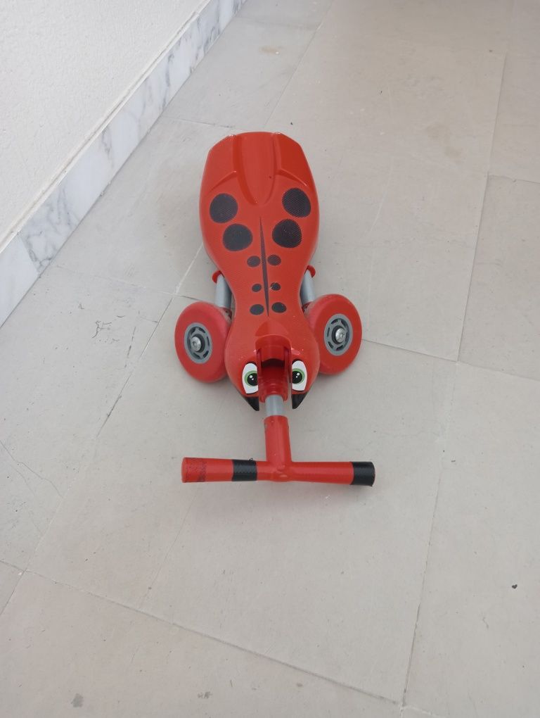 Triciclo de criança