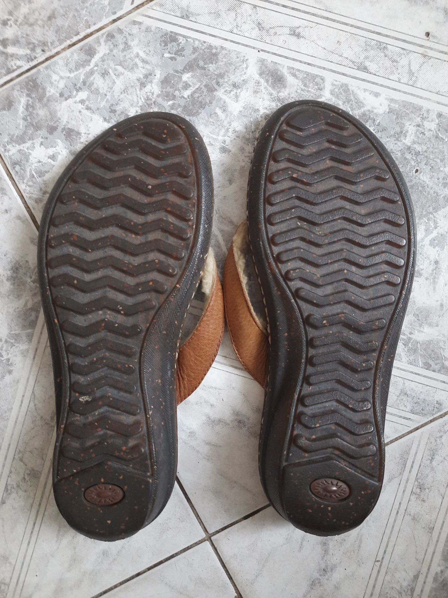 UGG Australia klapki ze skóry owczej 38 Unisex